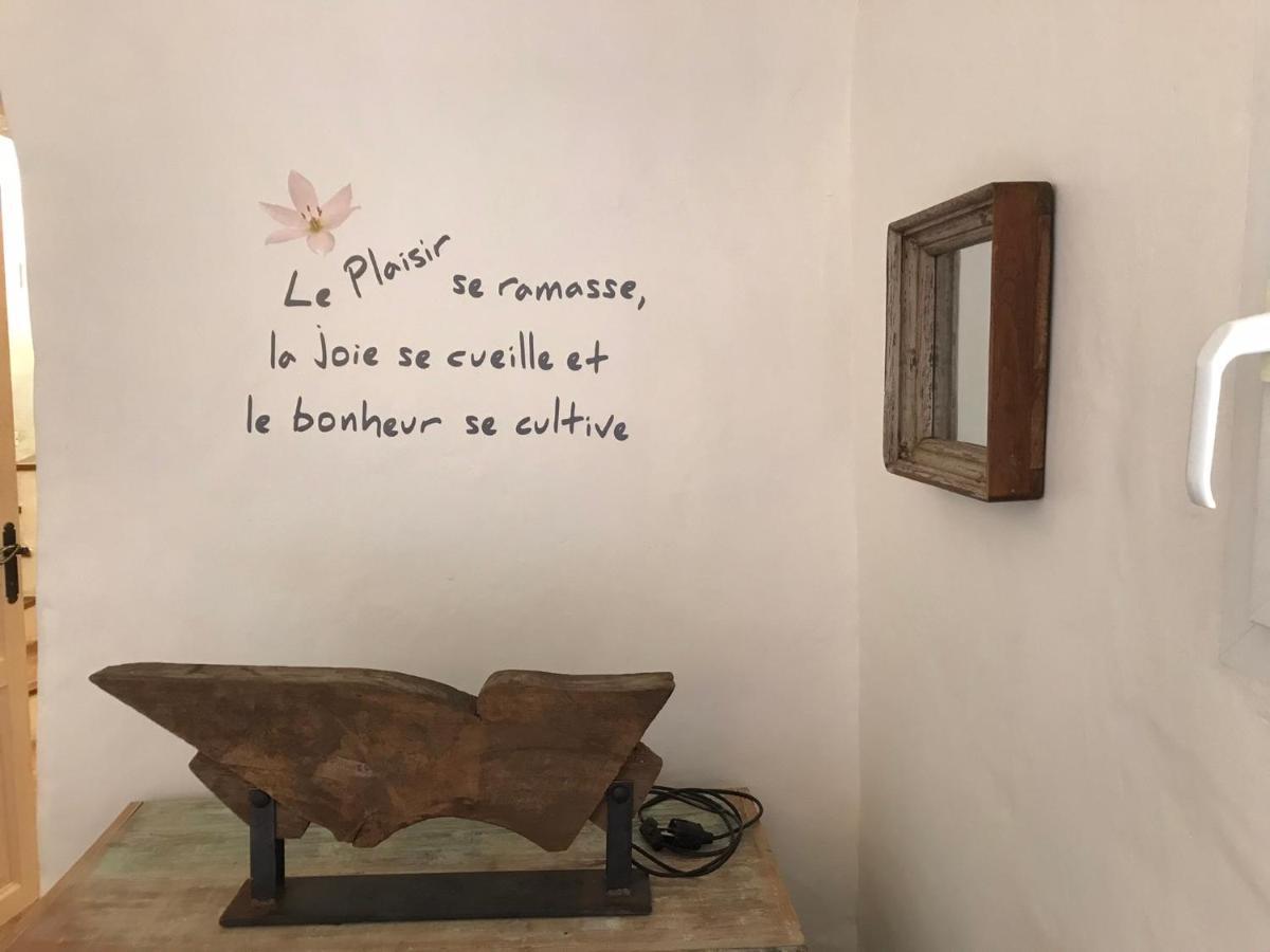 Les Gouts Et Les Couleurs Aparthotel Cucuron Kültér fotó