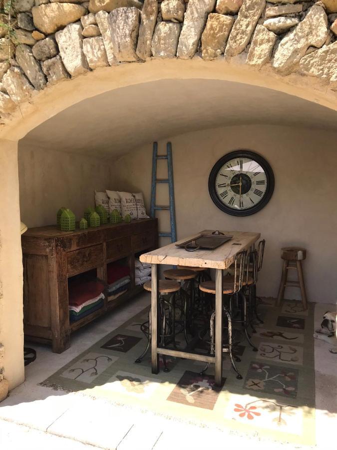 Les Gouts Et Les Couleurs Aparthotel Cucuron Kültér fotó