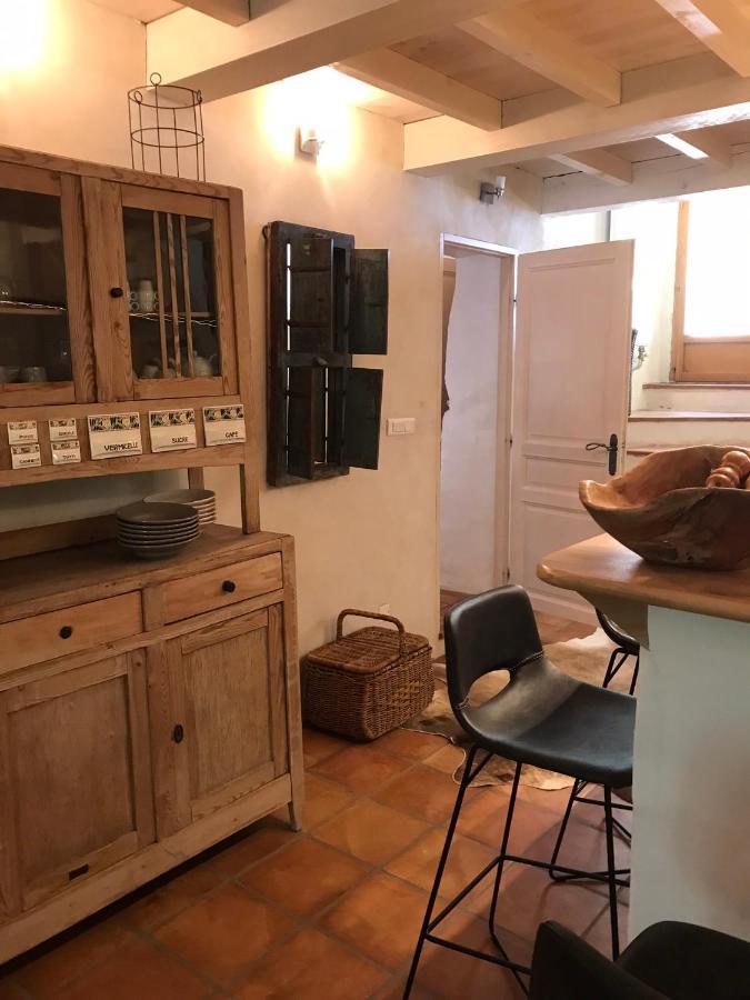 Les Gouts Et Les Couleurs Aparthotel Cucuron Kültér fotó