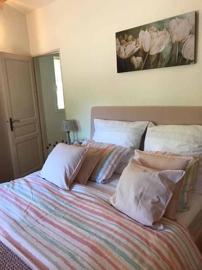 Les Gouts Et Les Couleurs Aparthotel Cucuron Kültér fotó