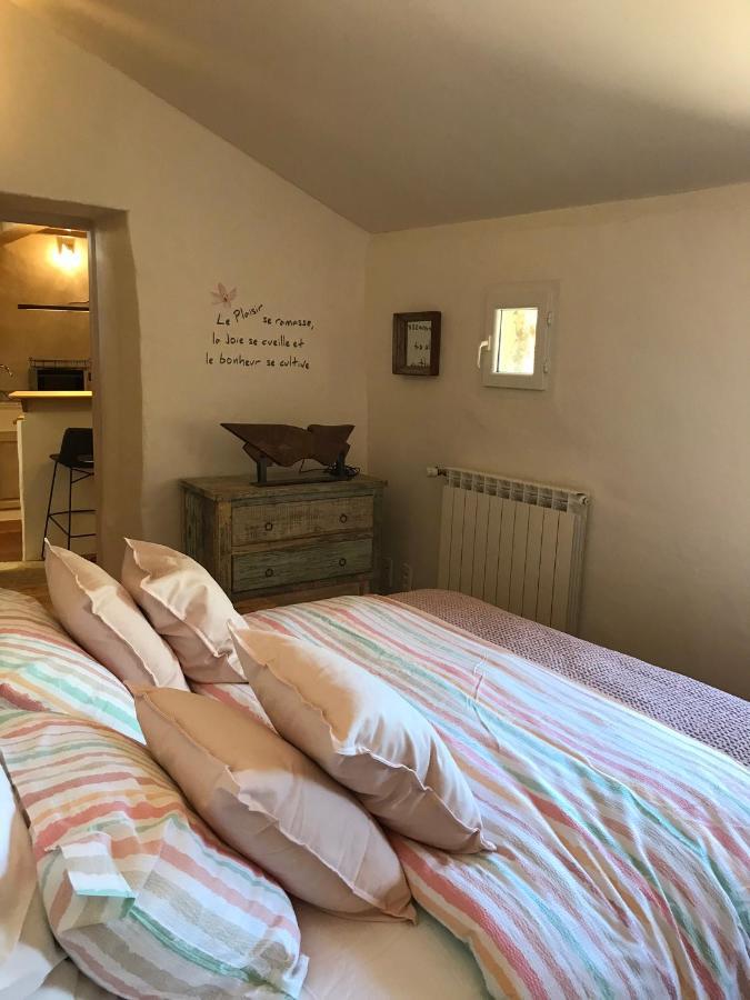 Les Gouts Et Les Couleurs Aparthotel Cucuron Kültér fotó