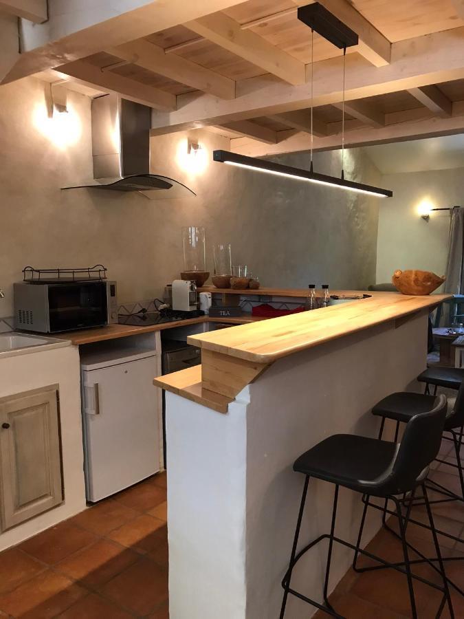 Les Gouts Et Les Couleurs Aparthotel Cucuron Kültér fotó