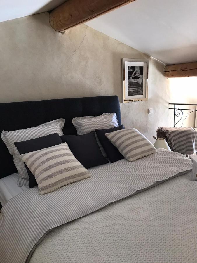 Les Gouts Et Les Couleurs Aparthotel Cucuron Kültér fotó