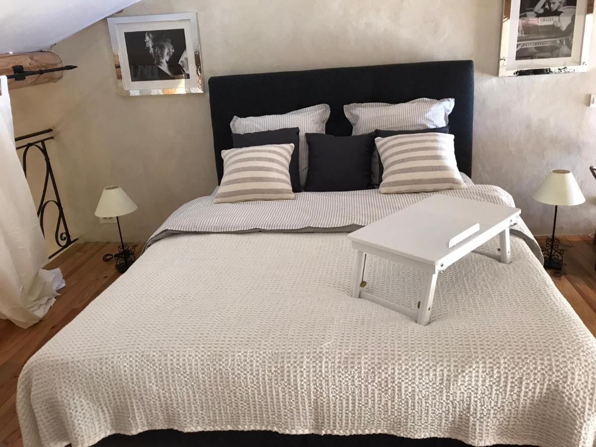 Les Gouts Et Les Couleurs Aparthotel Cucuron Kültér fotó